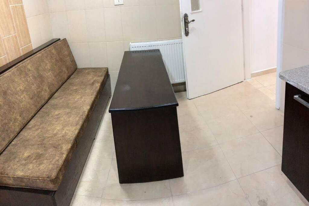 Apt 4 Rent/A Quiet Neighborhood Close To Services Amman Ngoại thất bức ảnh